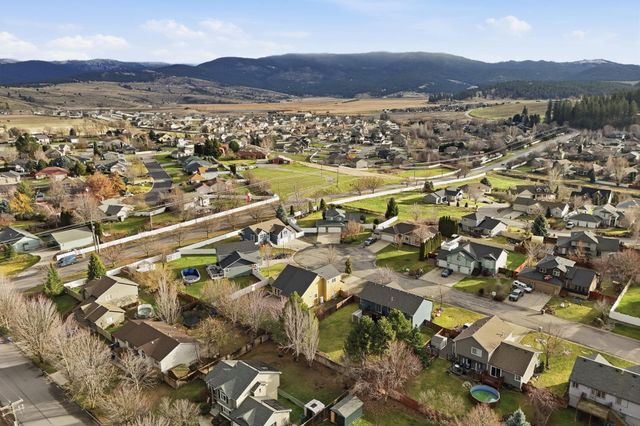 18609 E 9th Ct, Spokane Valley, WA 99016