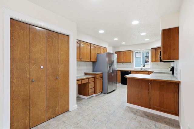 18609 E 9th Ct, Spokane Valley, WA 99016