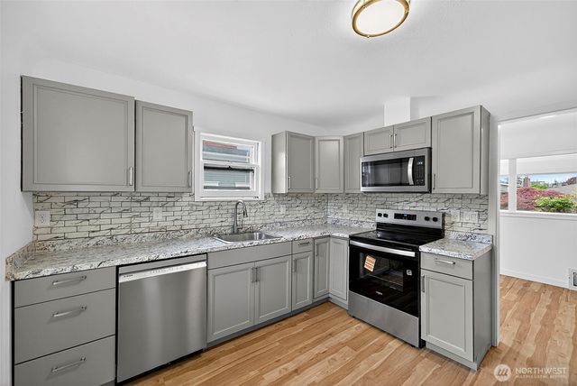 501 7th Avenue NW, Puyallup, WA 98371