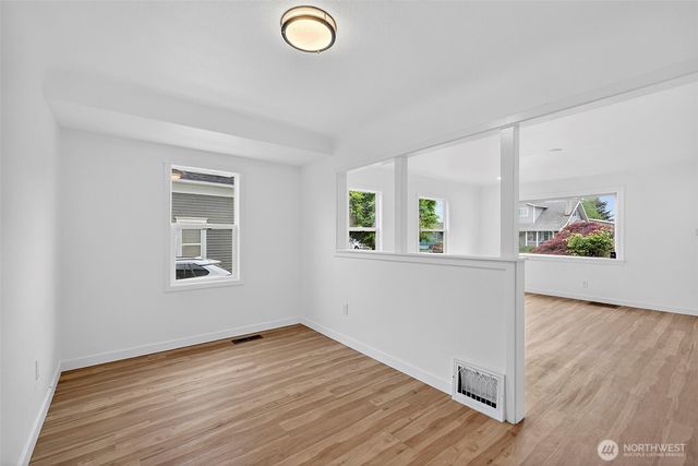 501 7th Avenue NW, Puyallup, WA 98371