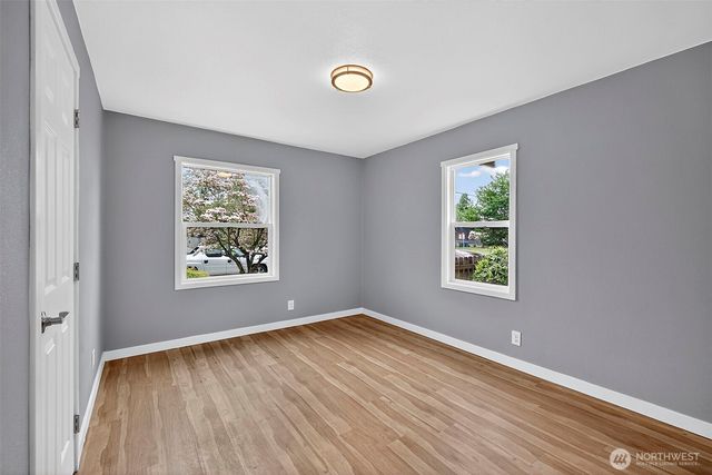 501 7th Avenue NW, Puyallup, WA 98371