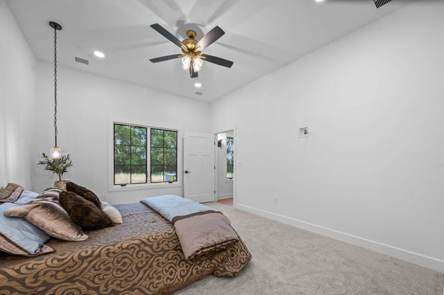 6126 N Hiebert Dr, Park City, KS 67219