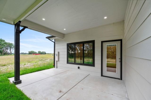 6126 N Hiebert Dr, Park City, KS 67219