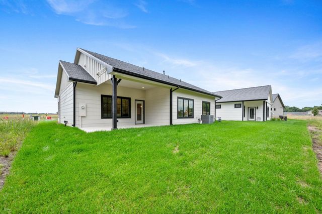 6126 N Hiebert Dr, Park City, KS 67219