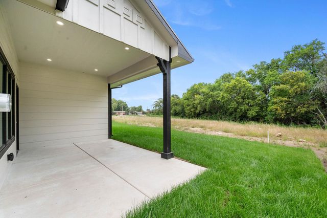 6126 N Hiebert Dr, Park City, KS 67219