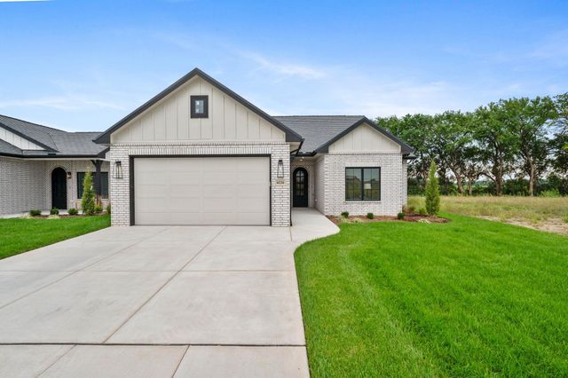 6126 N Hiebert Dr, Park City, KS 67219