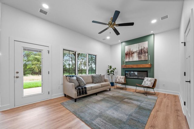 6126 N Hiebert Dr, Park City, KS 67219