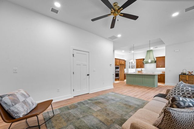 6126 N Hiebert Dr, Park City, KS 67219