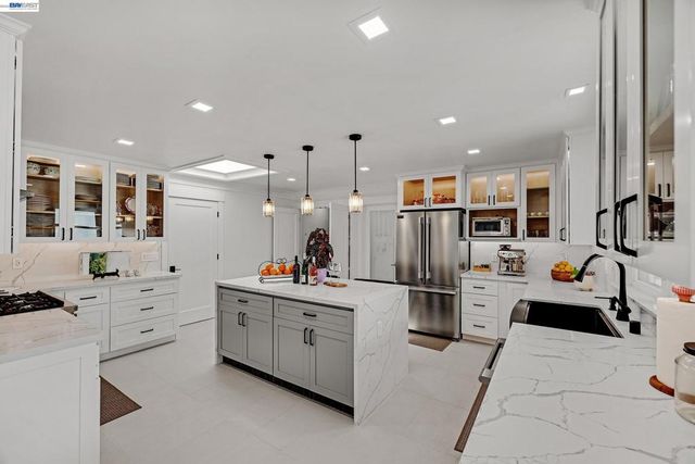4363 Short Hill Road, Oakland, CA 94605