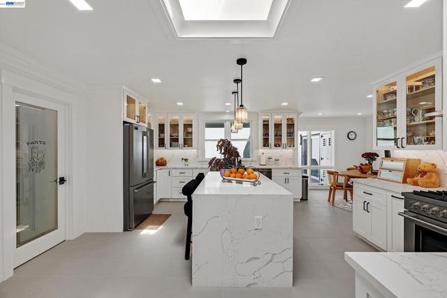 4363 Short Hill Road, Oakland, CA 94605