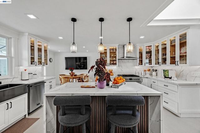 4363 Short Hill Road, Oakland, CA 94605