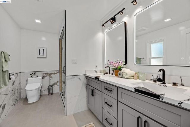 4363 Short Hill Road, Oakland, CA 94605