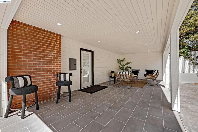 4363 Short Hill Road, Oakland, CA 94605