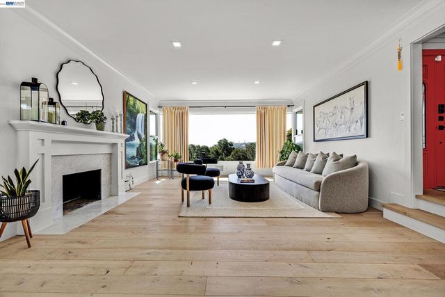 4363 Short Hill Road, Oakland, CA 94605