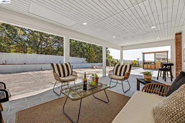 4363 Short Hill Road, Oakland, CA 94605