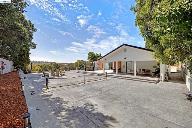 4363 Short Hill Road, Oakland, CA 94605