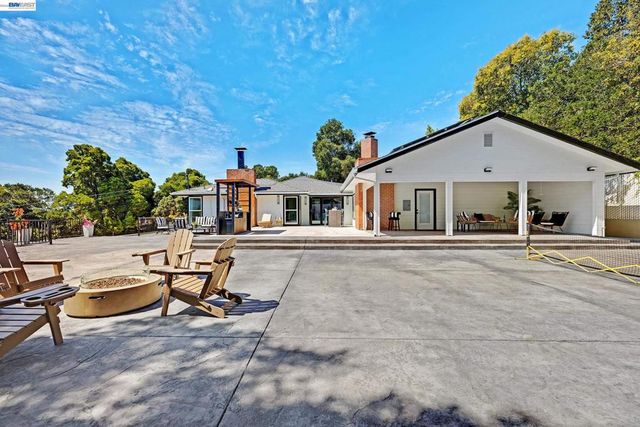 4363 Short Hill Road, Oakland, CA 94605