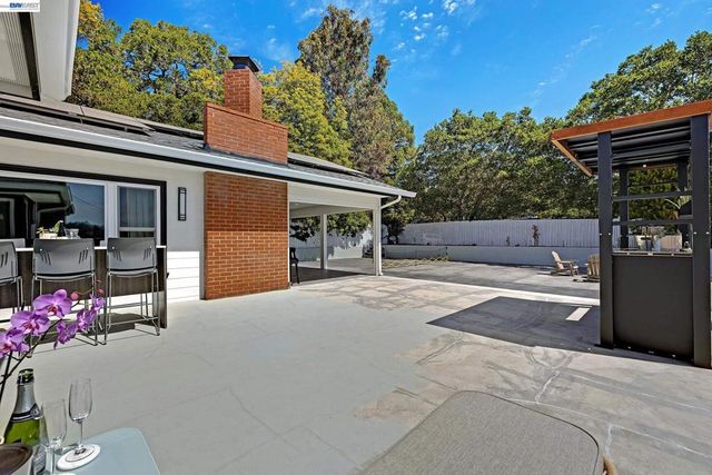 4363 Short Hill Road, Oakland, CA 94605