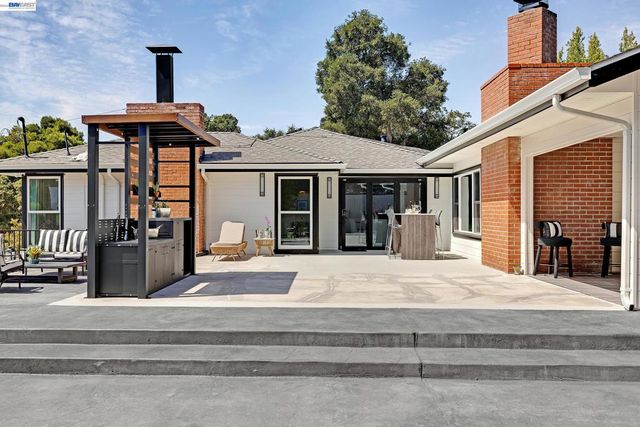 4363 Short Hill Road, Oakland, CA 94605