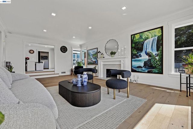 4363 Short Hill Road, Oakland, CA 94605
