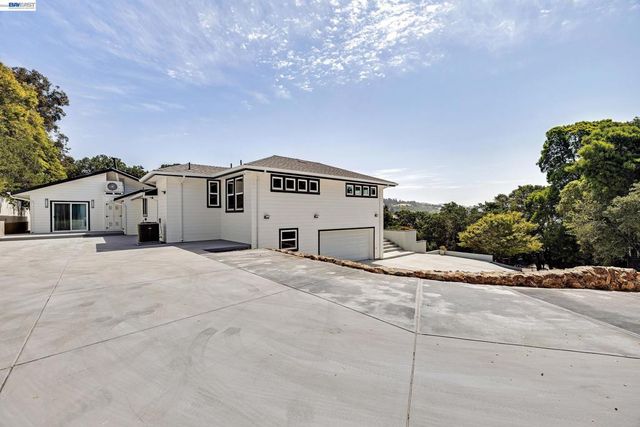 4363 Short Hill Road, Oakland, CA 94605