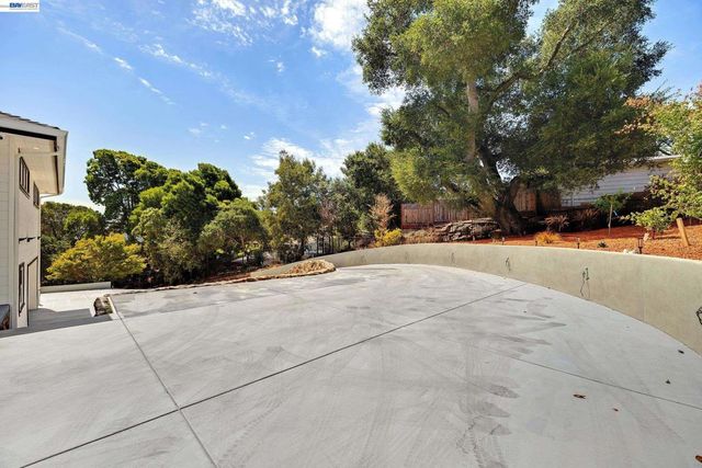 4363 Short Hill Road, Oakland, CA 94605