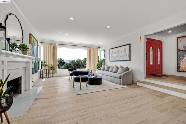 4363 Short Hill Road, Oakland, CA 94605