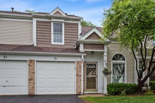 3 Chaucer Lane A, Streamwood, IL 60107
