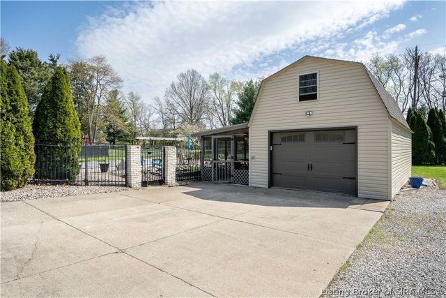 8512 Falcon Road, Charlestown, IN 47111