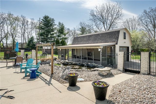 8512 Falcon Road, Charlestown, IN 47111
