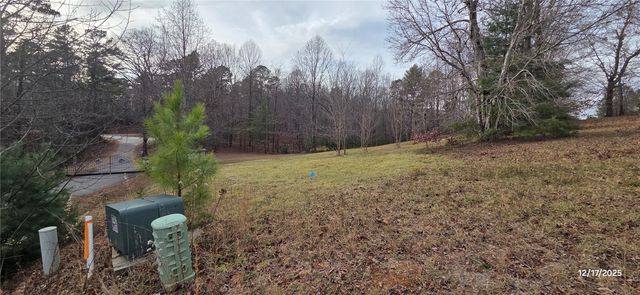 001 Lenore B Lane, Mountain Rest, SC 29664