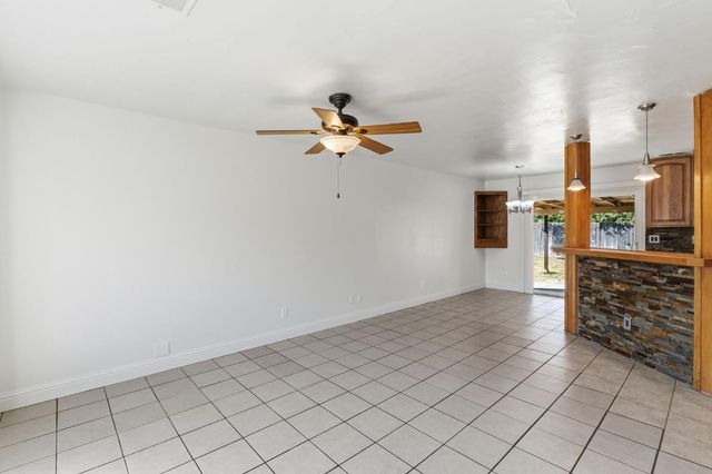 2916 Miami Avenue, Clovis, CA 93611