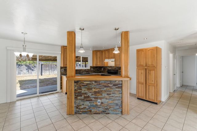 2916 Miami Avenue, Clovis, CA 93611