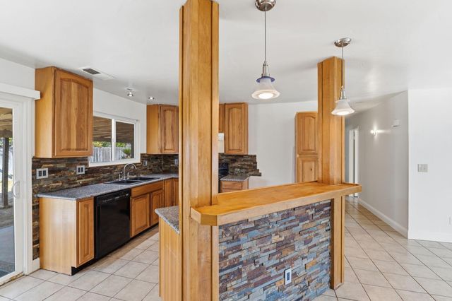 2916 Miami Avenue, Clovis, CA 93611