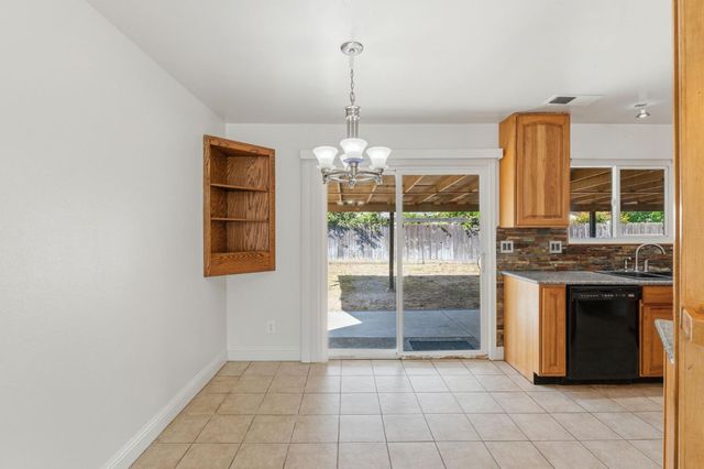 2916 Miami Avenue, Clovis, CA 93611