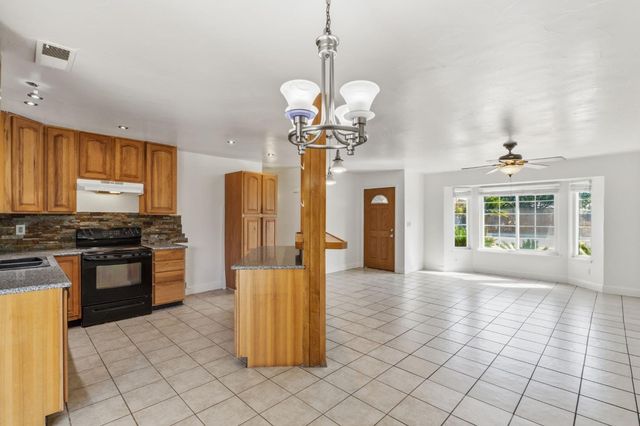 2916 Miami Avenue, Clovis, CA 93611