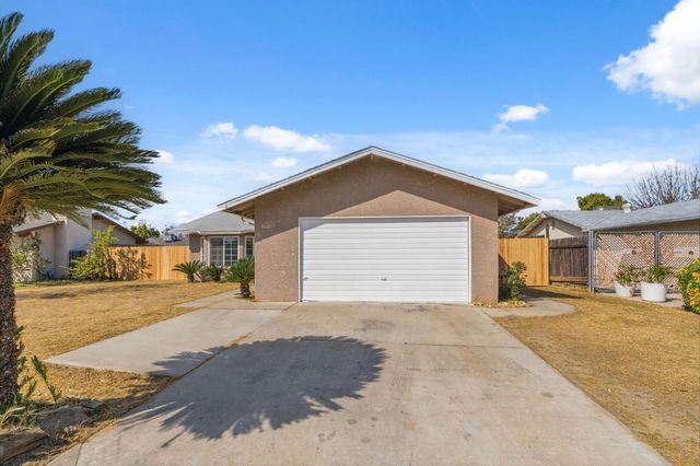 2916 Miami Avenue, Clovis, CA 93611