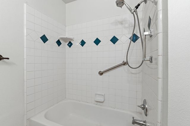 2916 Miami Avenue, Clovis, CA 93611