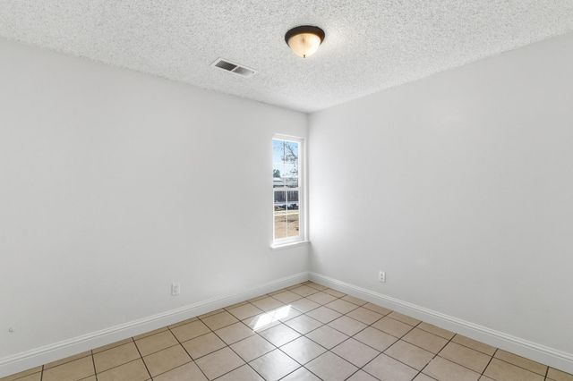 2916 Miami Avenue, Clovis, CA 93611