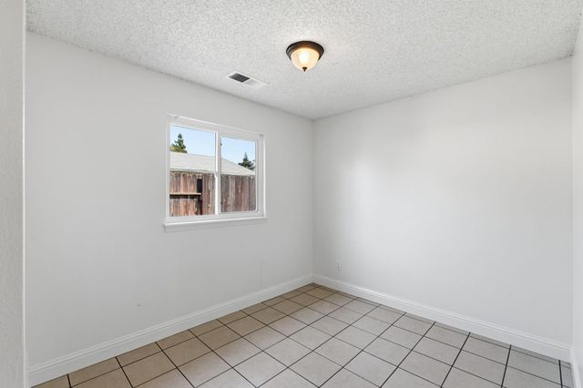 2916 Miami Avenue, Clovis, CA 93611