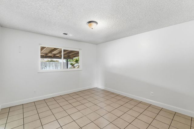 2916 Miami Avenue, Clovis, CA 93611