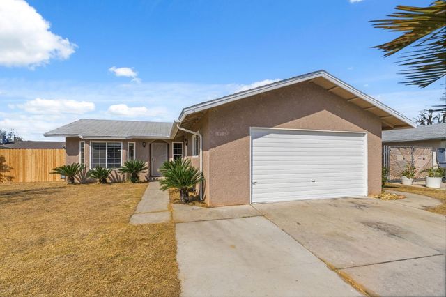 2916 Miami Avenue, Clovis, CA 93611