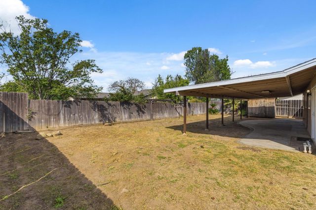 2916 Miami Avenue, Clovis, CA 93611