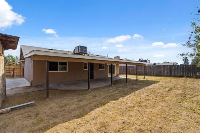 2916 Miami Avenue, Clovis, CA 93611