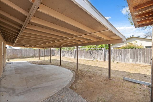 2916 Miami Avenue, Clovis, CA 93611