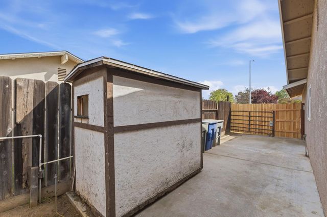 2916 Miami Avenue, Clovis, CA 93611