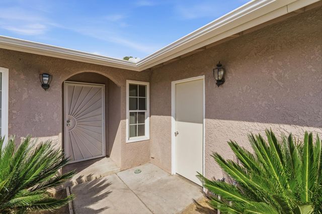 2916 Miami Avenue, Clovis, CA 93611