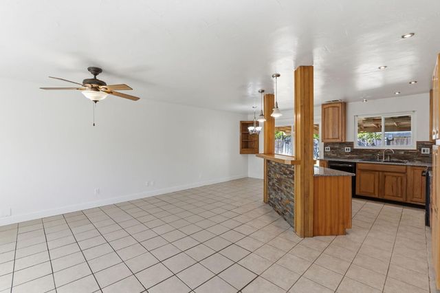 2916 Miami Avenue, Clovis, CA 93611