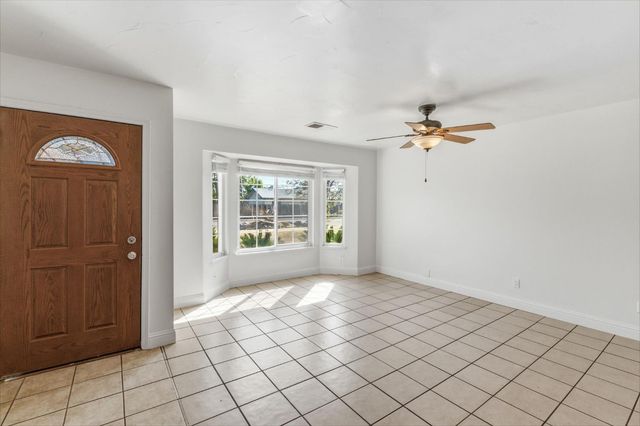 2916 Miami Avenue, Clovis, CA 93611