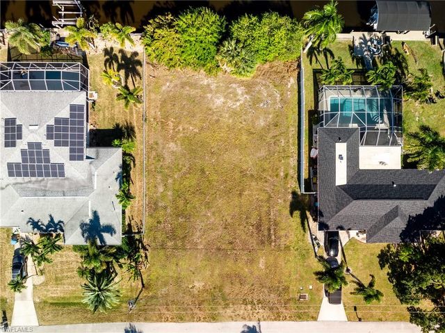 1425 Venetian CT, Cape Coral, FL 33904